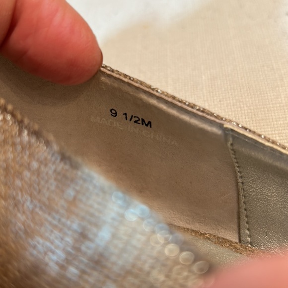 BEVERLY FELDMAN Tan Metallic Embellished Rhinestone Peep Toe Pumps Size 9.5 - Picture 11 of 12